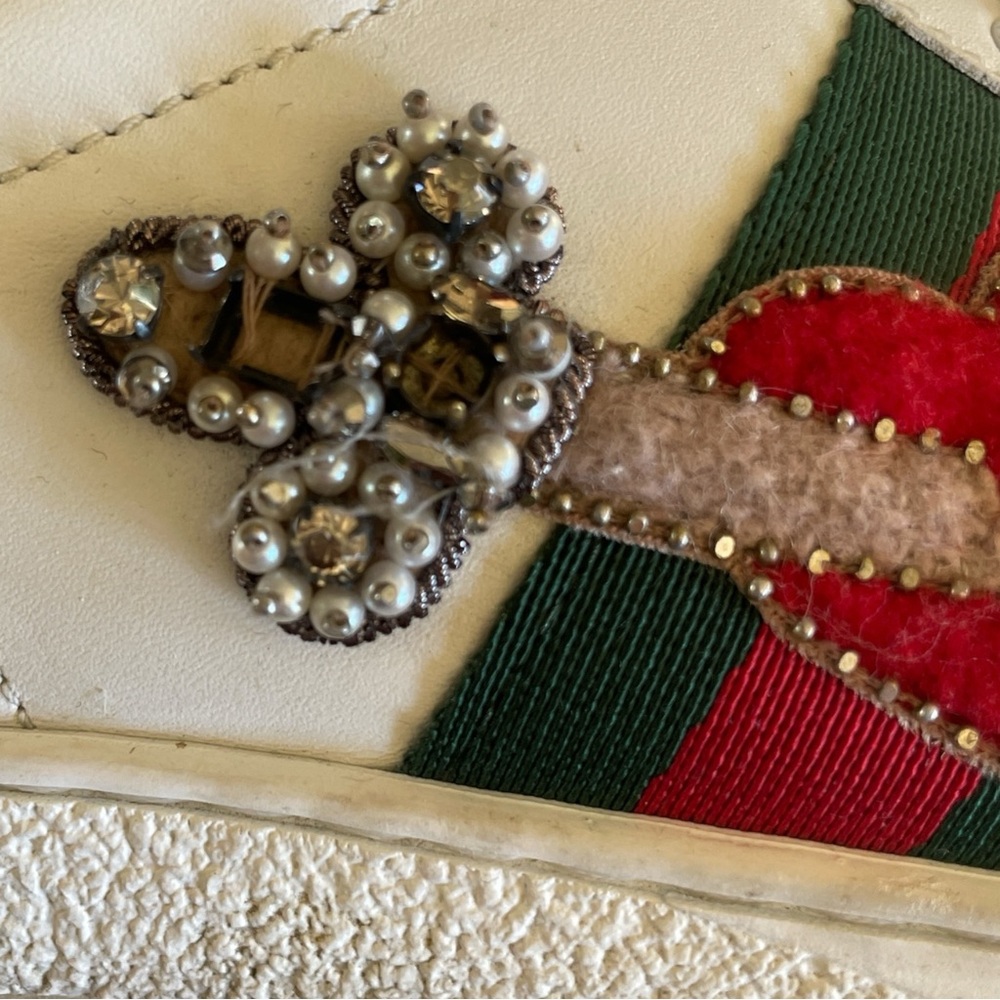Gucci Ace Sneakers with Red Heart and Dagger Detail - Picture 5 of 7